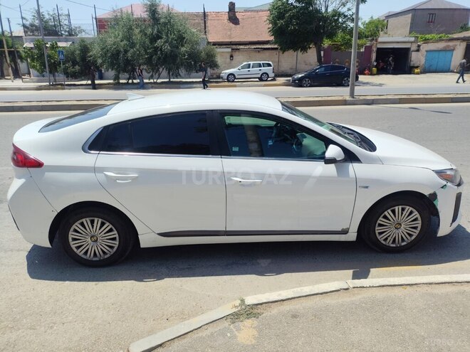 Hyundai IONIQ-2
