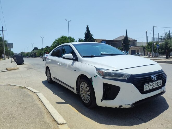 Hyundai IONIQ-8