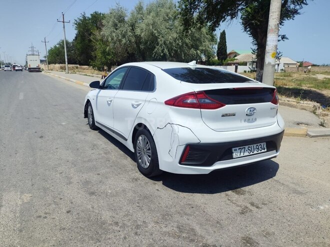 Hyundai IONIQ-14