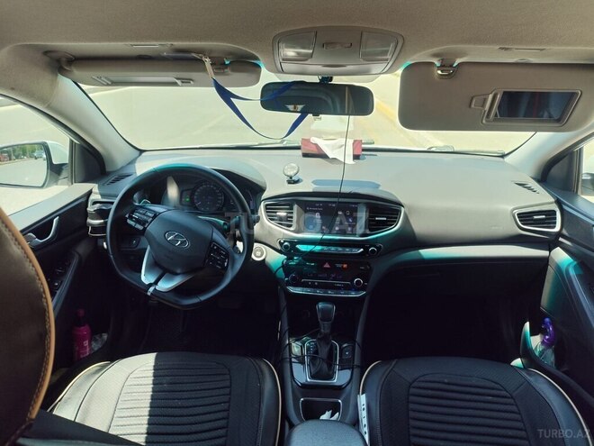 Hyundai IONIQ-13