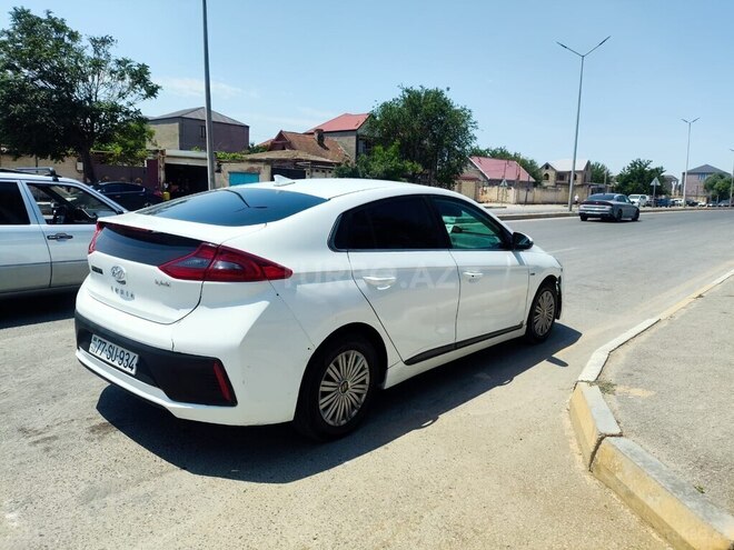 Hyundai IONIQ-15
