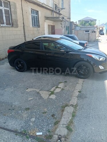 Hyundai Elantra-3