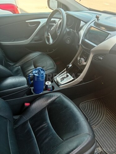 Hyundai Elantra-6