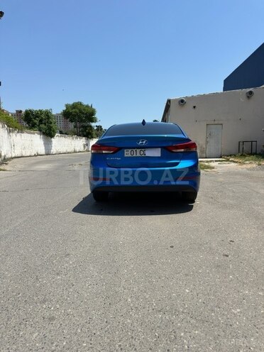 Hyundai Elantra-4