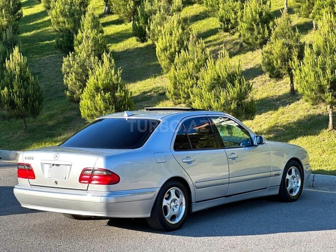Mercedes E 240-3