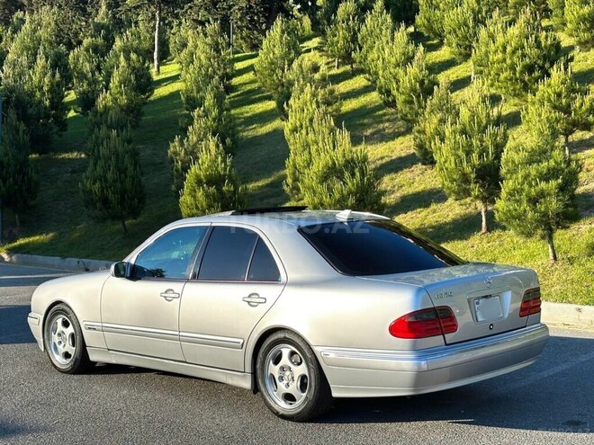Mercedes E 240-4