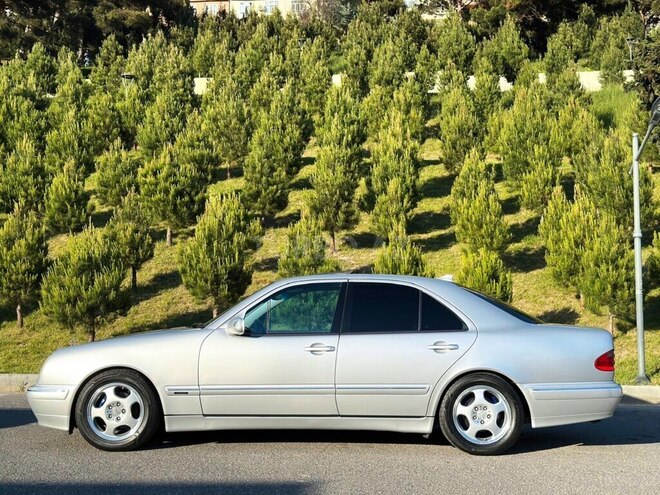 Mercedes E 240-5