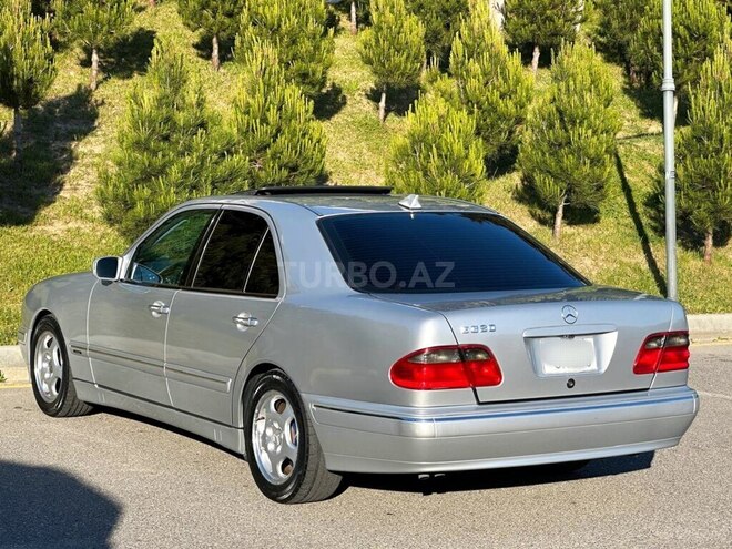 Mercedes E 240-6