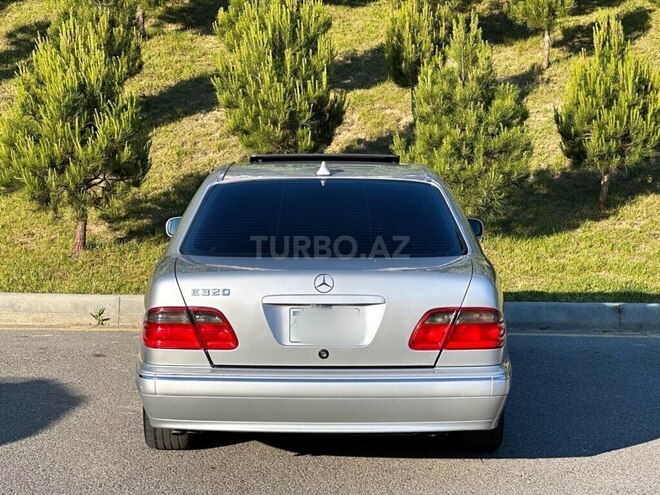 Mercedes E 240-2