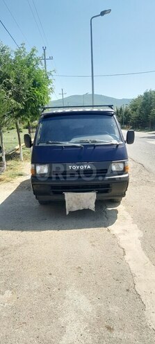 Toyota HiAce-1