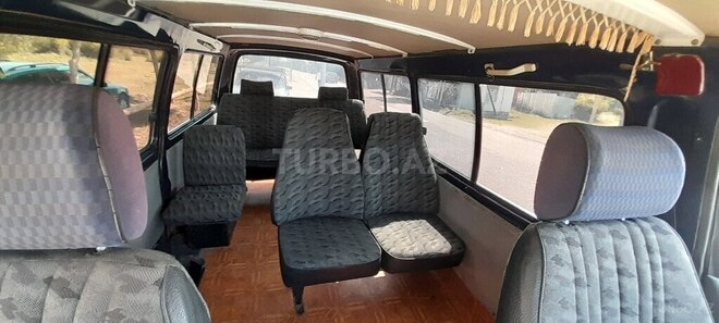 Toyota HiAce-4