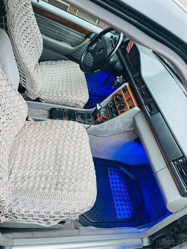 Mercedes 260 E-6