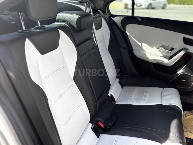 Mercedes A 220-14