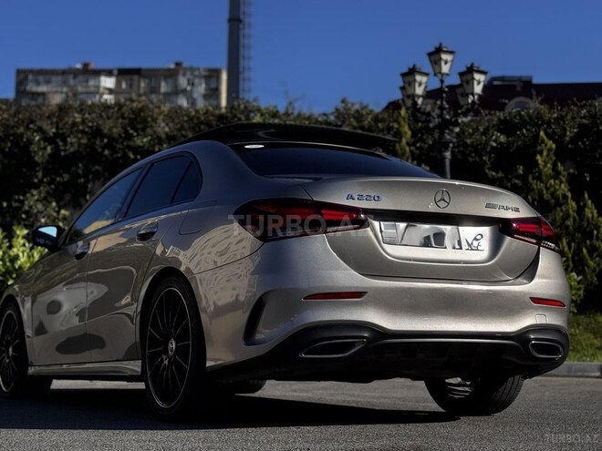 Mercedes A 220-10