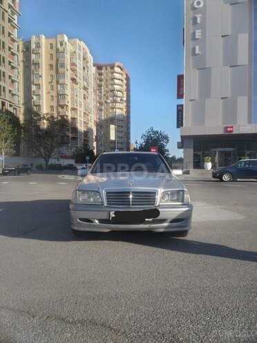 Mercedes C 200-1