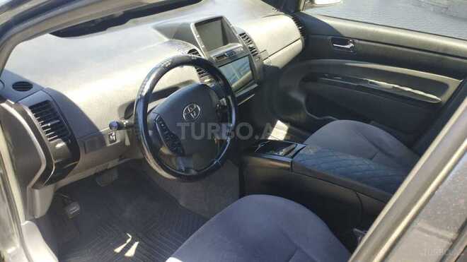 Toyota Prius-4