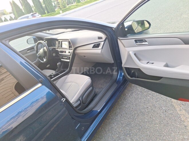 Hyundai Sonata-11