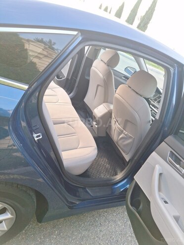 Hyundai Sonata-12