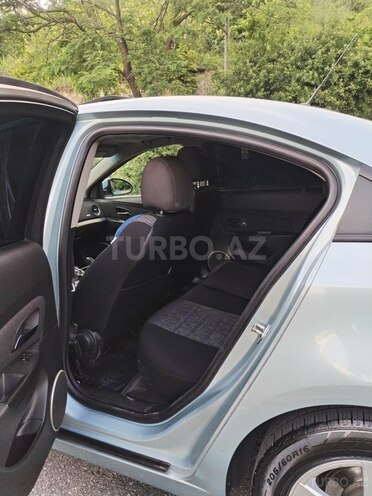 Chevrolet Cruze-12