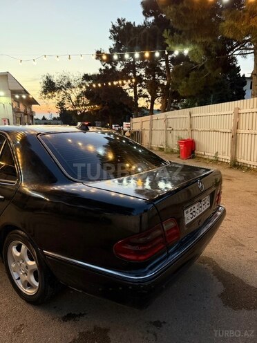 Mercedes E 240-4