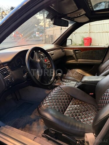 Mercedes E 240-10