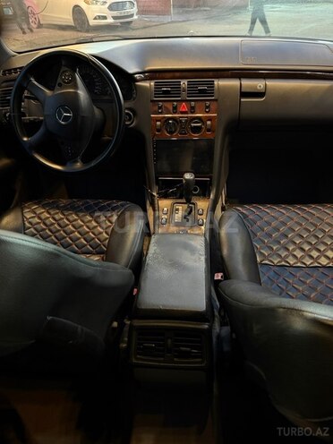 Mercedes E 240-12