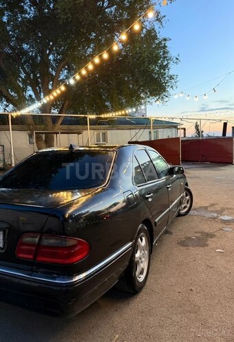 Mercedes E 240-5