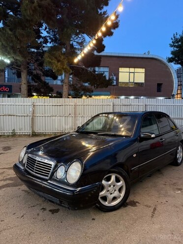 Mercedes E 240-2