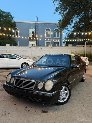 Mercedes E 240-1