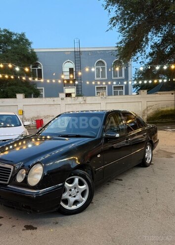 Mercedes E 240-8