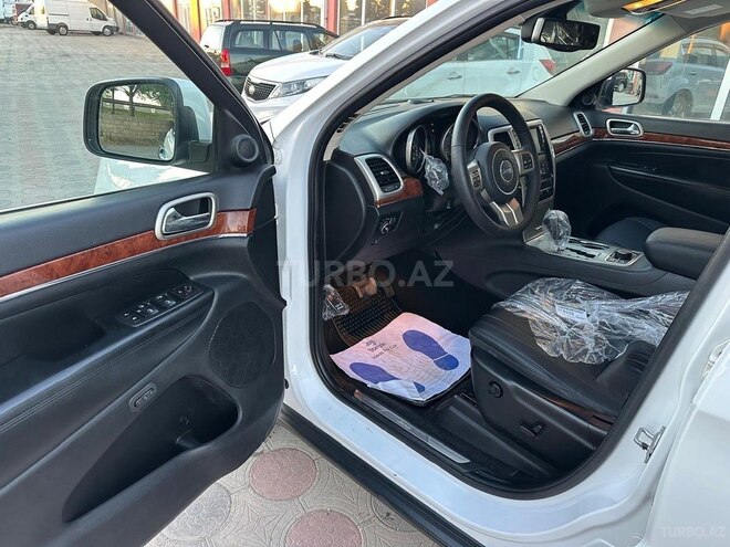 Jeep Grand Cherokee-27