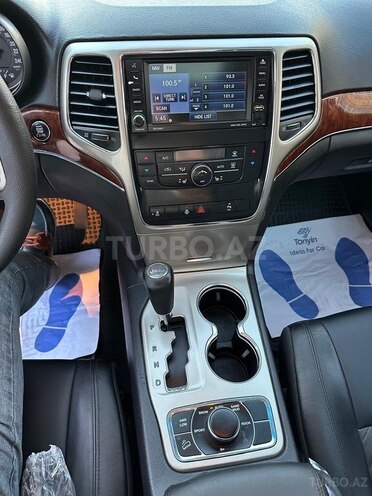 Jeep Grand Cherokee-24