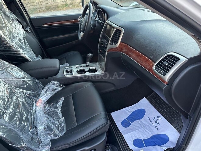Jeep Grand Cherokee-21