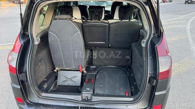 Renault Scenic-12