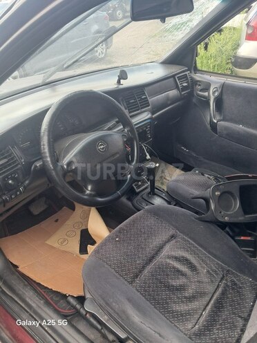 Opel Vectra-4