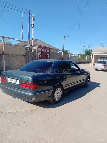 Mercedes E 320-4
