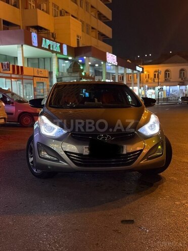 Hyundai Elantra-1