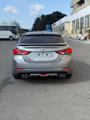 Hyundai Elantra-4
