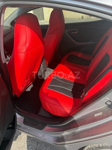Hyundai Elantra-9