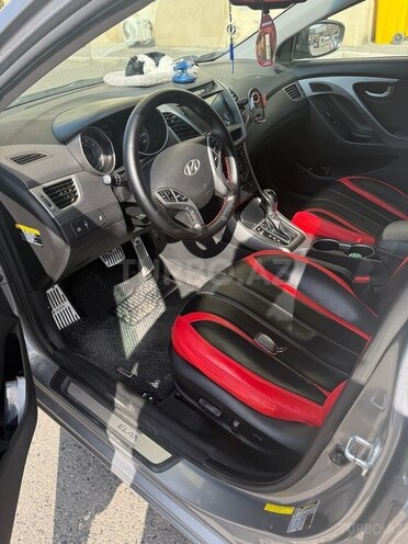 Hyundai Elantra-8