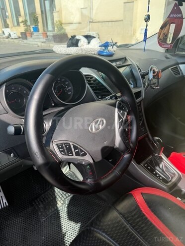 Hyundai Elantra-5