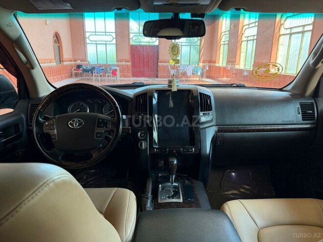 Toyota Land Cruiser-8
