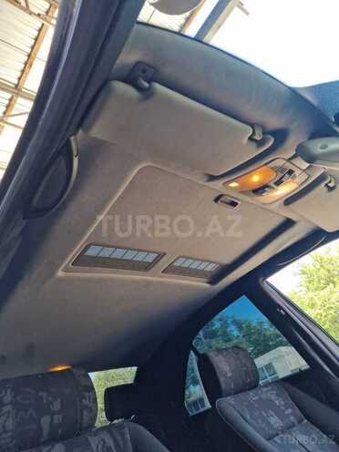 Mercedes E 240-11