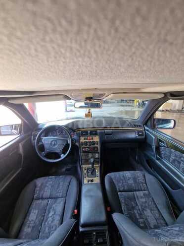 Mercedes E 240-8