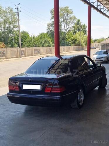 Mercedes E 240-6