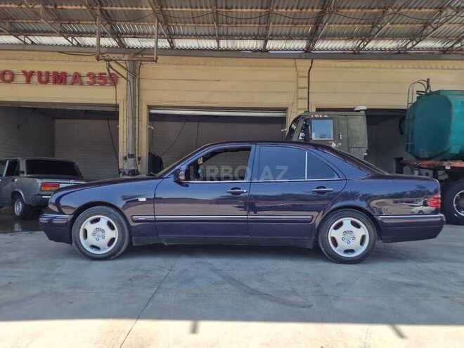 Mercedes E 240-4