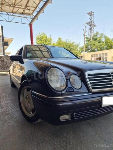 Mercedes E 240-3