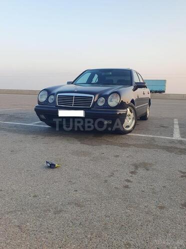 Mercedes E 240-2