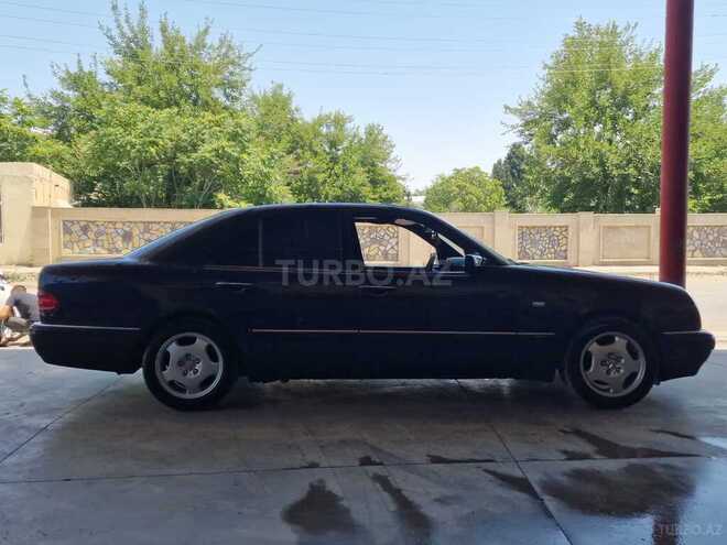 Mercedes E 240-5