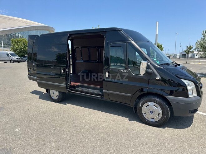 Ford Transit-12